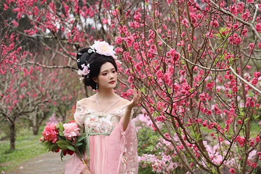 南宁青秀山惊艳亮相天安门展播,向全国发出邀请:春日花开正好 等你来!