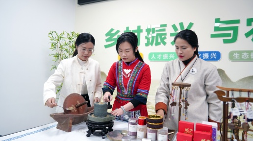 象州大乐镇巾帼体验本草非遗 乐享别样节日