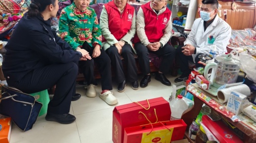 微光成炬暖心田