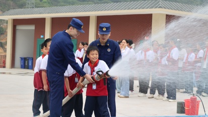 消防宣传进校园 上好安全 “第一课”